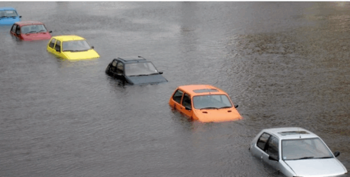 fd555690-car-is-flooded-